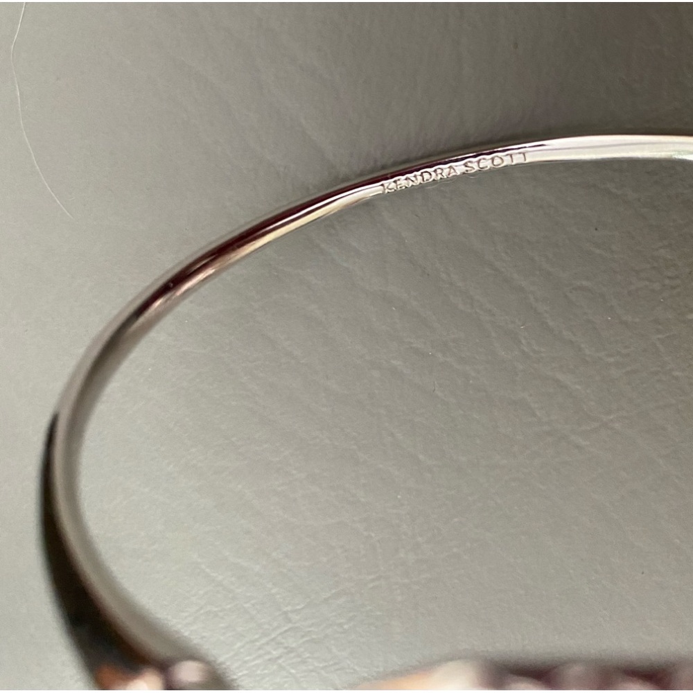 Kendra Scott GORGEOUS Iridescent Opal Teardrop Silver Bangle Bracelet - Picture 6 of 7